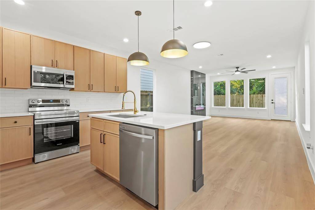 Dallas, TX 75215,2521 Bethurum Avenue