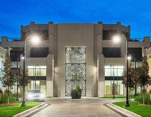 Toronto C03, ON M5P 2Y3,320 Tweedsmuir AVE #507