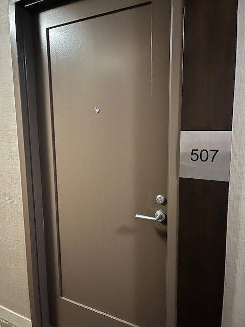 Toronto C03, ON M5P 2Y3,320 Tweedsmuir AVE #507