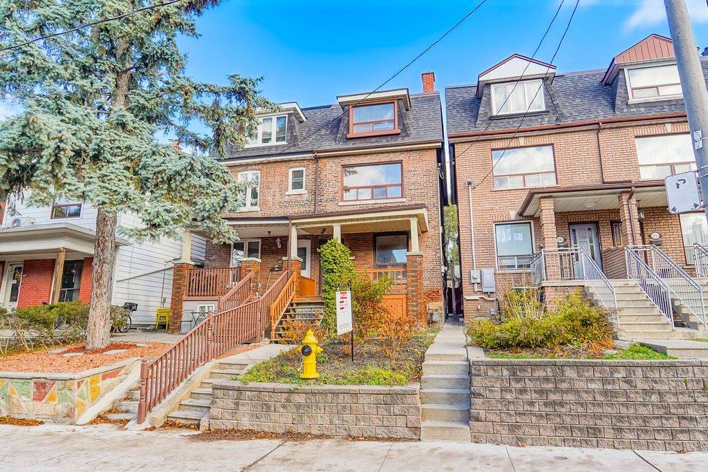 Toronto C01, ON M6G 3G6,243 Montrose AVE