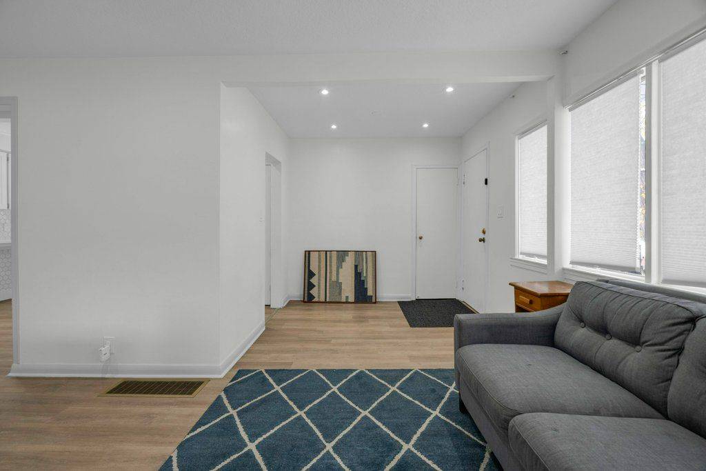 Toronto C07, ON M2M 1A7,184 Hendon AVE