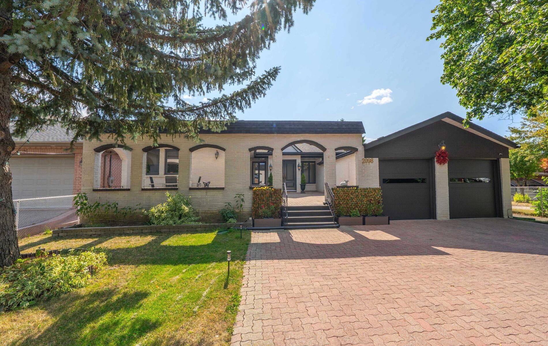 Toronto E05, ON M1W 1H8,2098 Pharmacy AVE