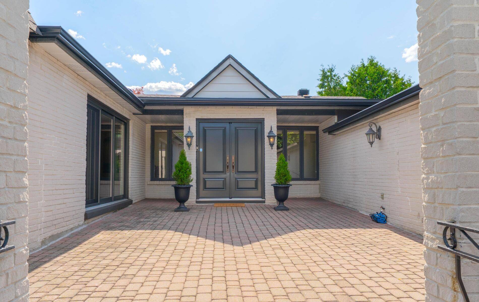 Toronto E05, ON M1W 1H8,2098 Pharmacy AVE