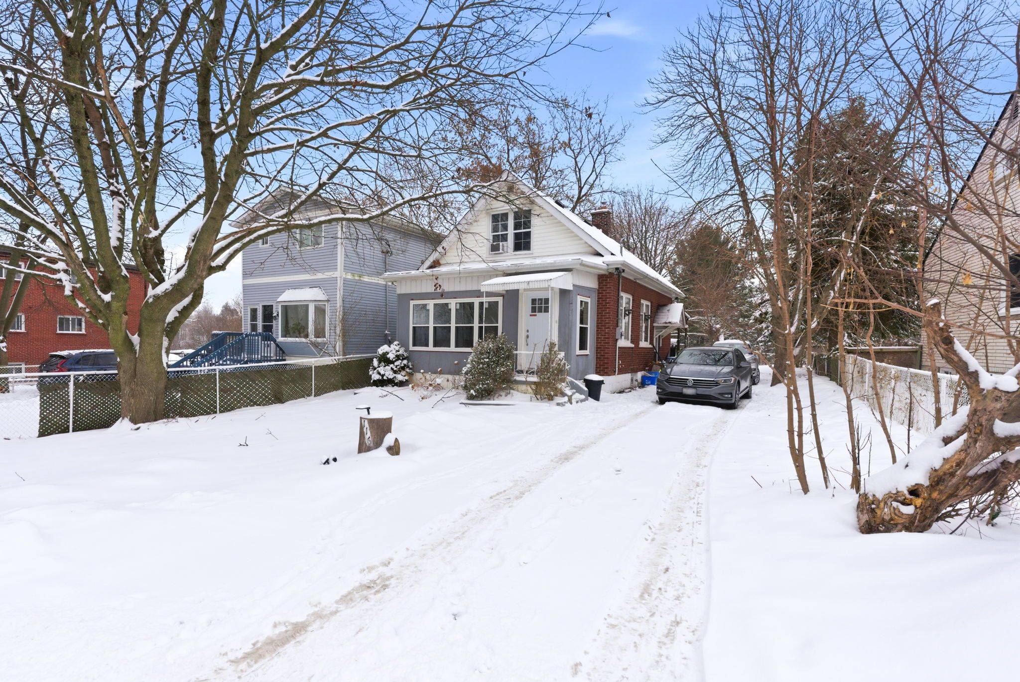 Oshawa, ON L1H 3W8,116 Thomas ST