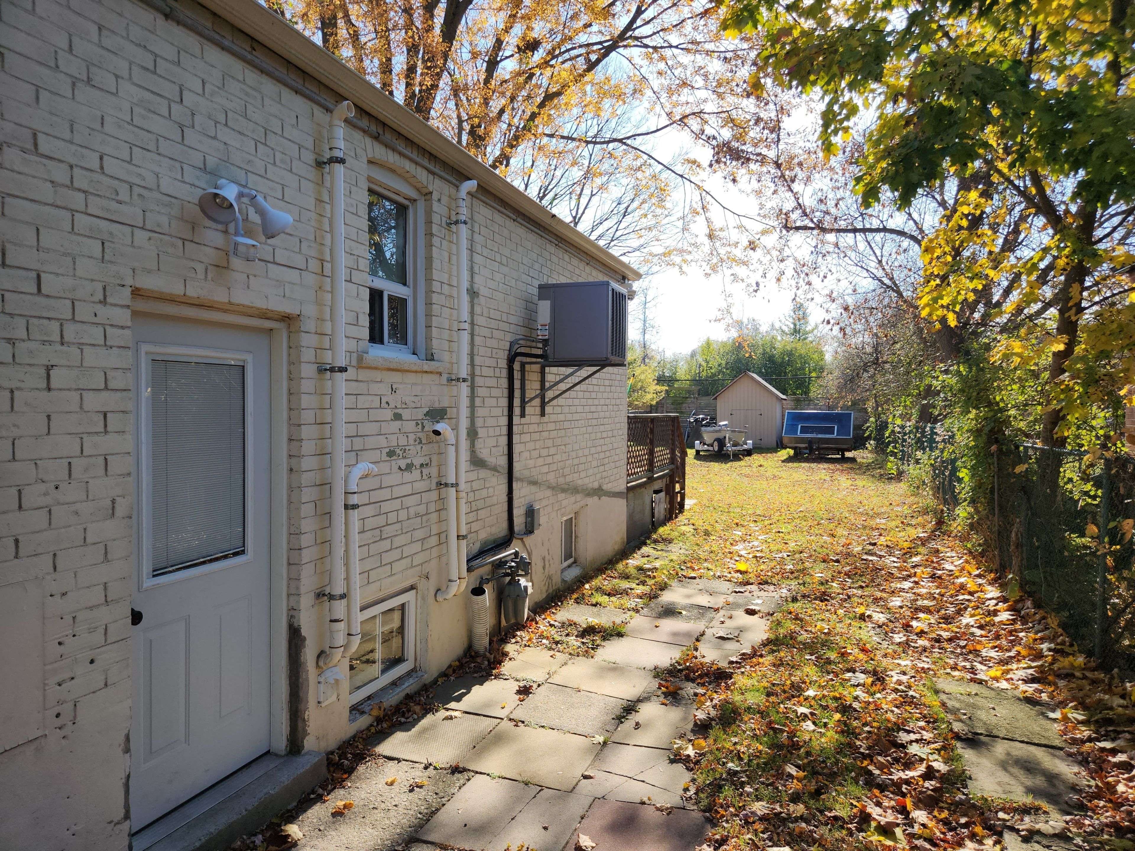 Toronto E10, ON M1E 3P4,115 Darlingside DR #Upper