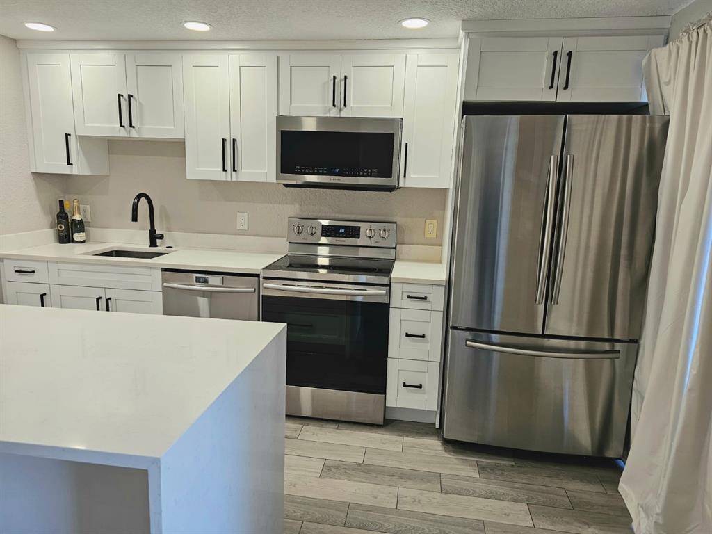 Boca Raton, FL 33487,1102 E Jeffery St