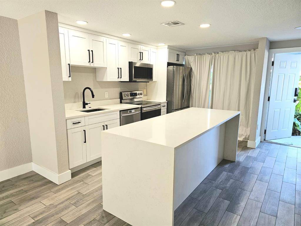 Boca Raton, FL 33487,1102 E Jeffery St