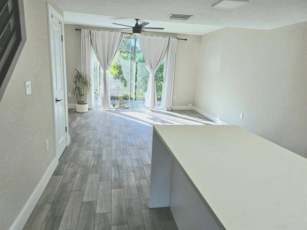 Boca Raton, FL 33487,1102 E Jeffery St