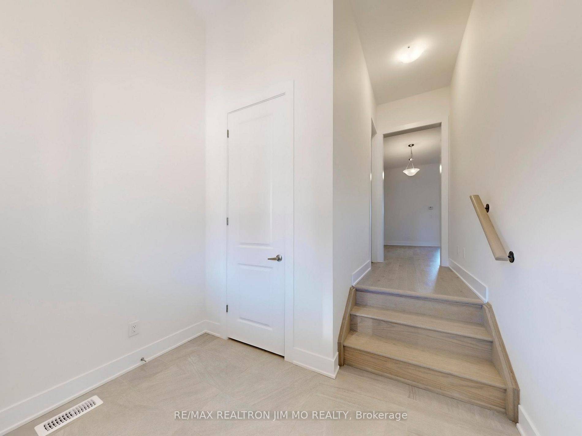 Markham, ON L6C 3M9,20 Nanhai AVE