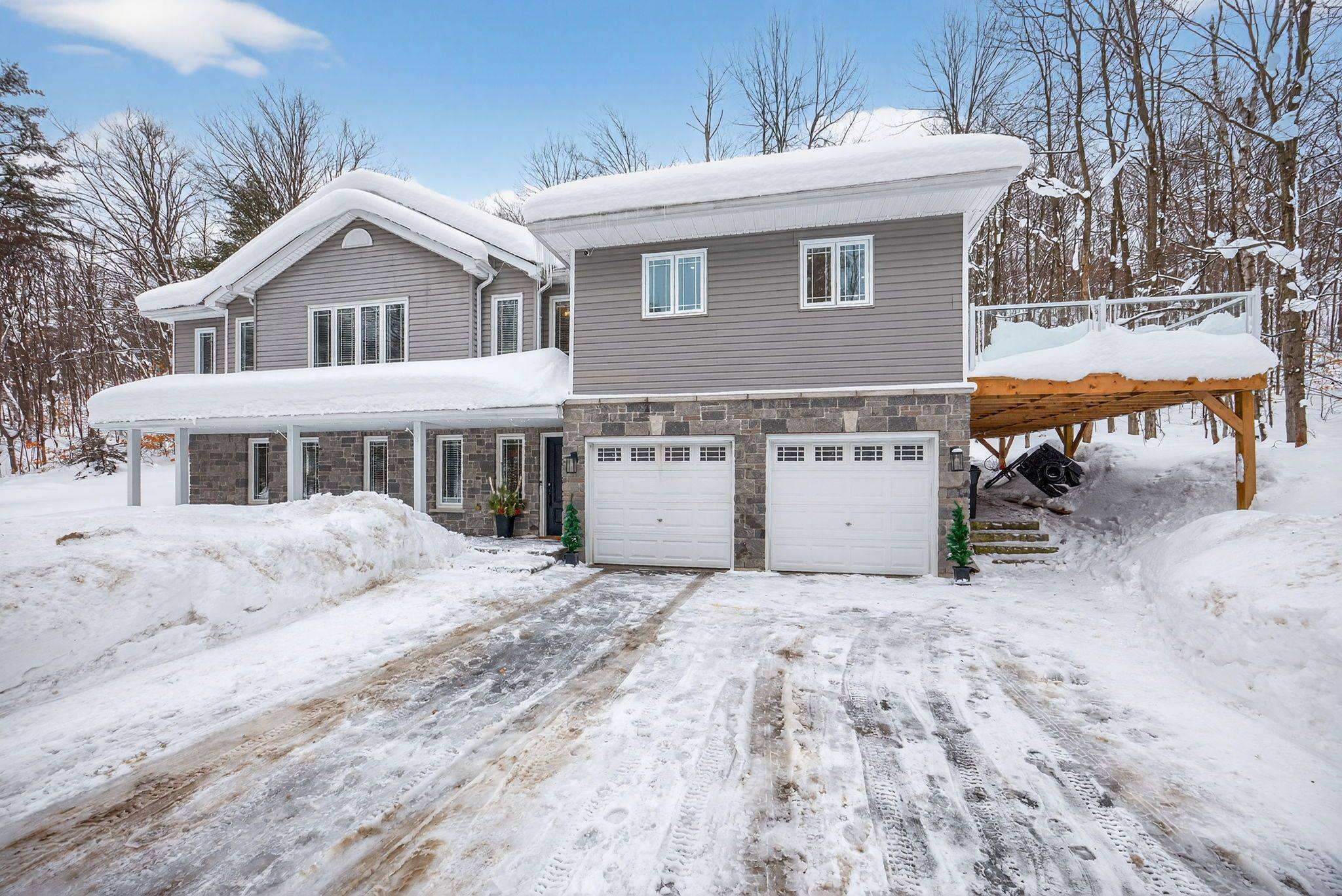 Oro-medonte, ON L0K 1E0,135 Huronwoods DR