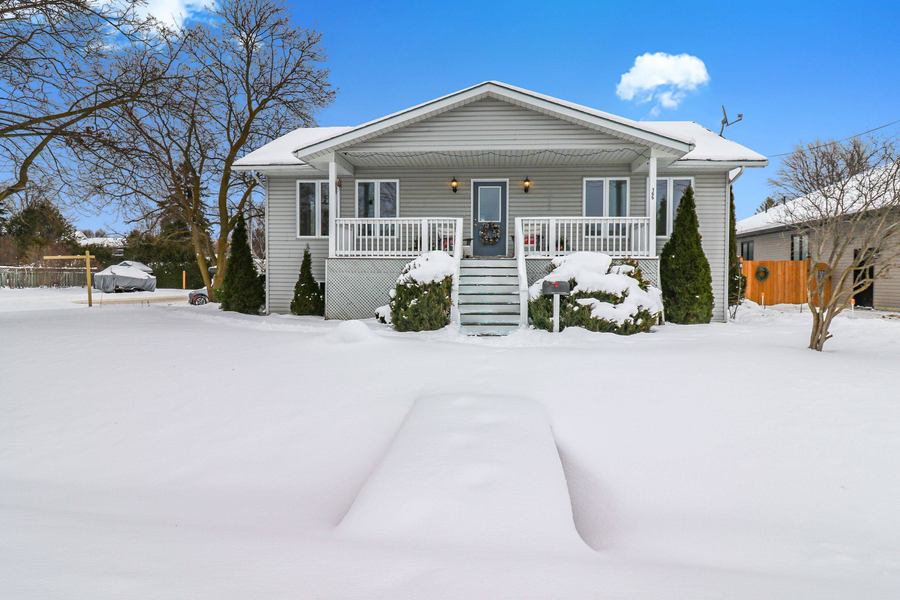 Collingwood, ON L9Y 3N4,165 Paterson ST