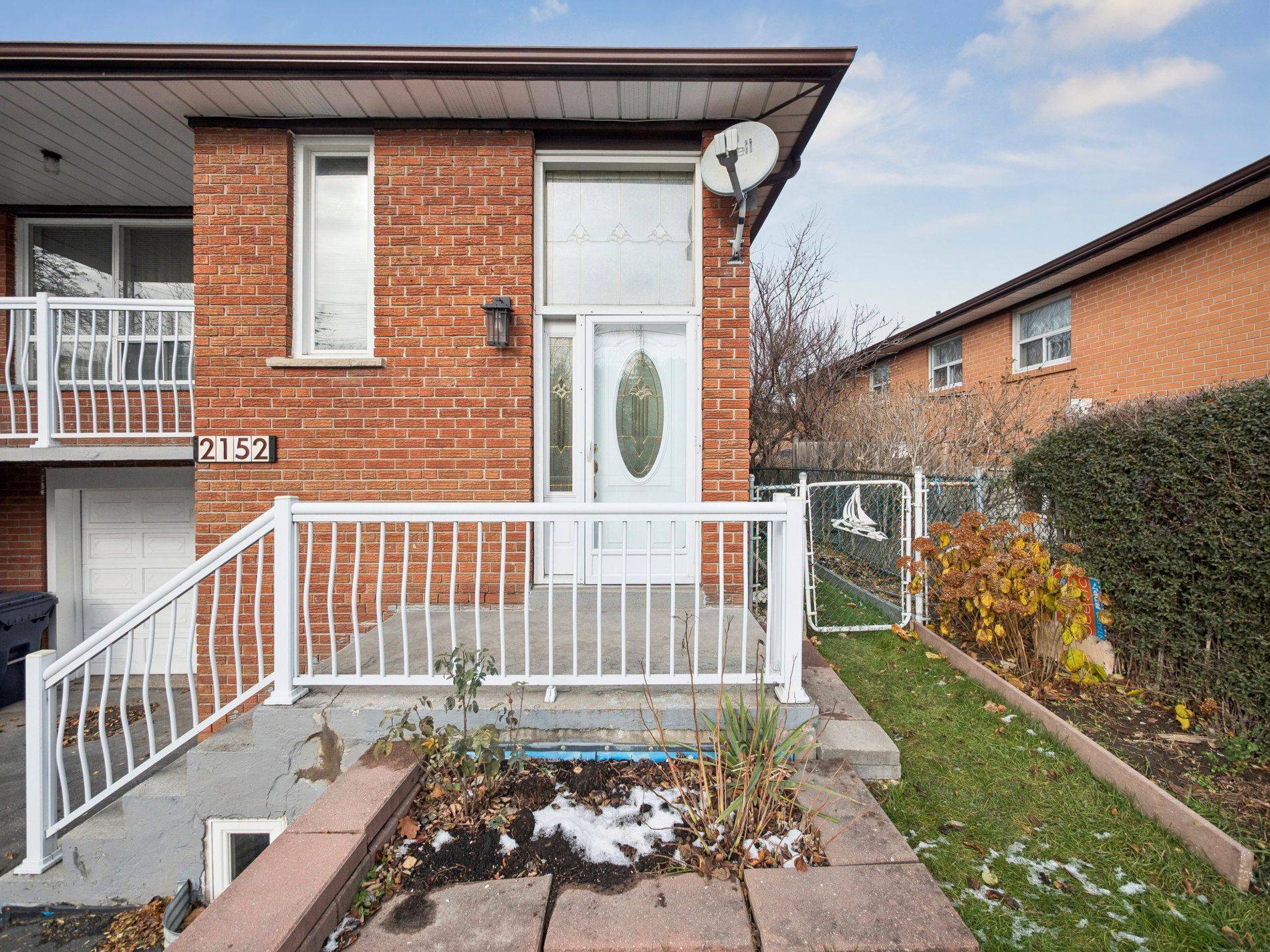 Toronto W05, ON M3N 1A5,2152 Sheppard AVE W