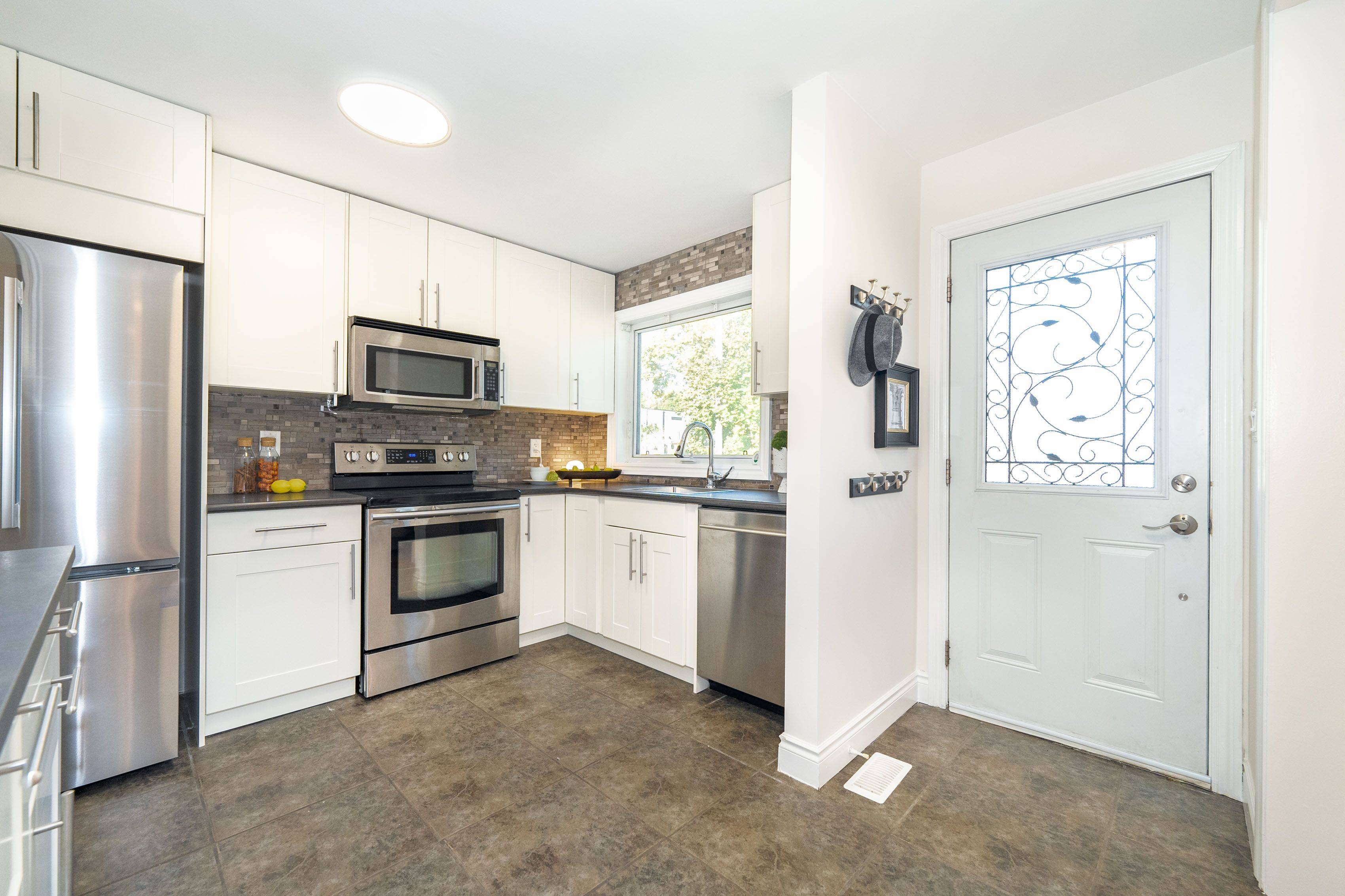 Toronto W06, ON M8W 4V2,67 Savona DR