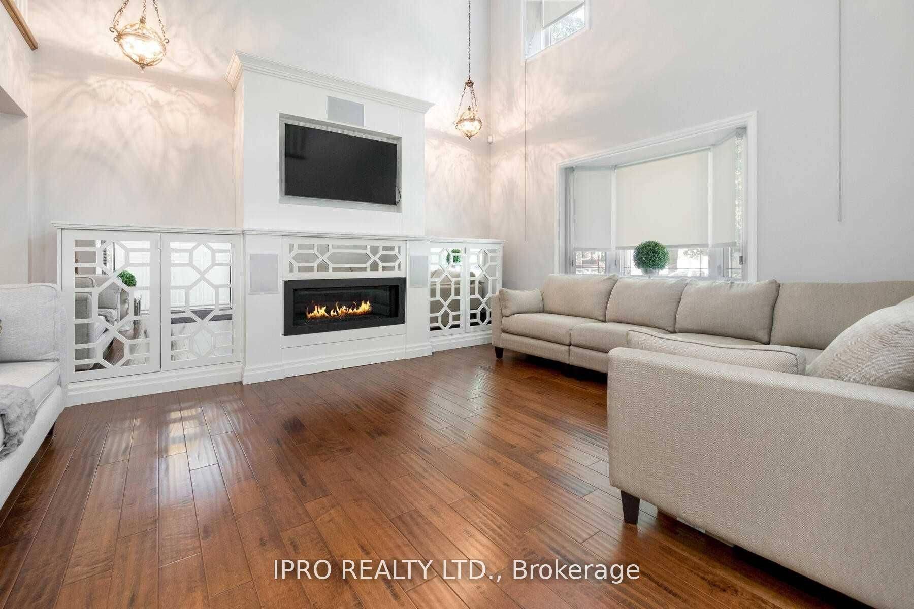 Brampton, ON L6X 1W8,18 Sunset BLVD