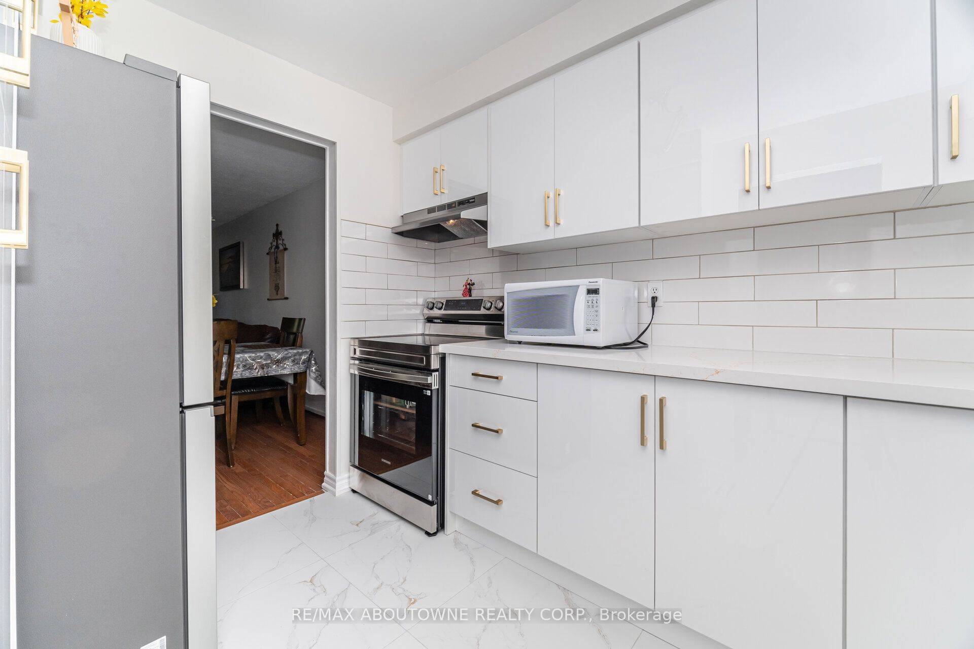 Mississauga, ON L5N 2E4,2779 Gananoque DR #106