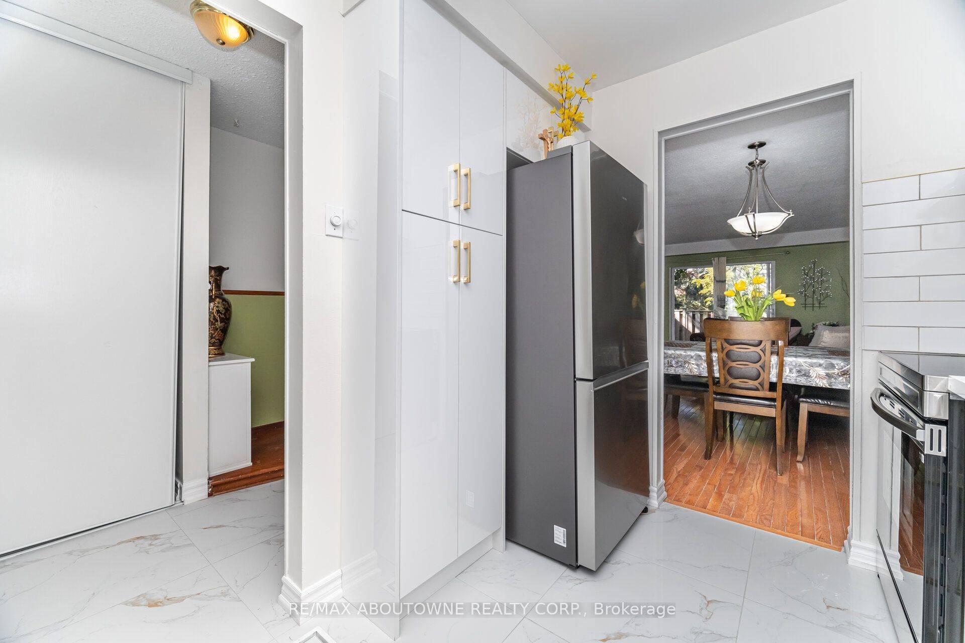 Mississauga, ON L5N 2E4,2779 Gananoque DR #106