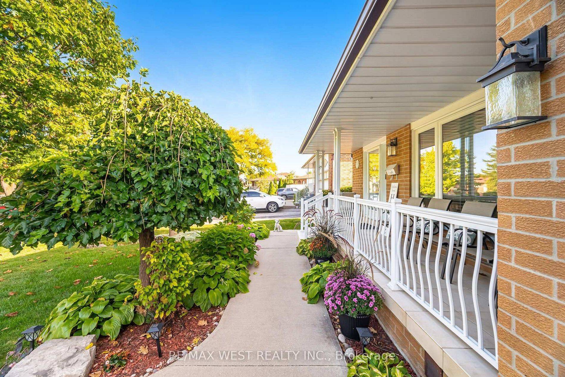 Brampton, ON L6S 3C7,17 Malcolm CRES