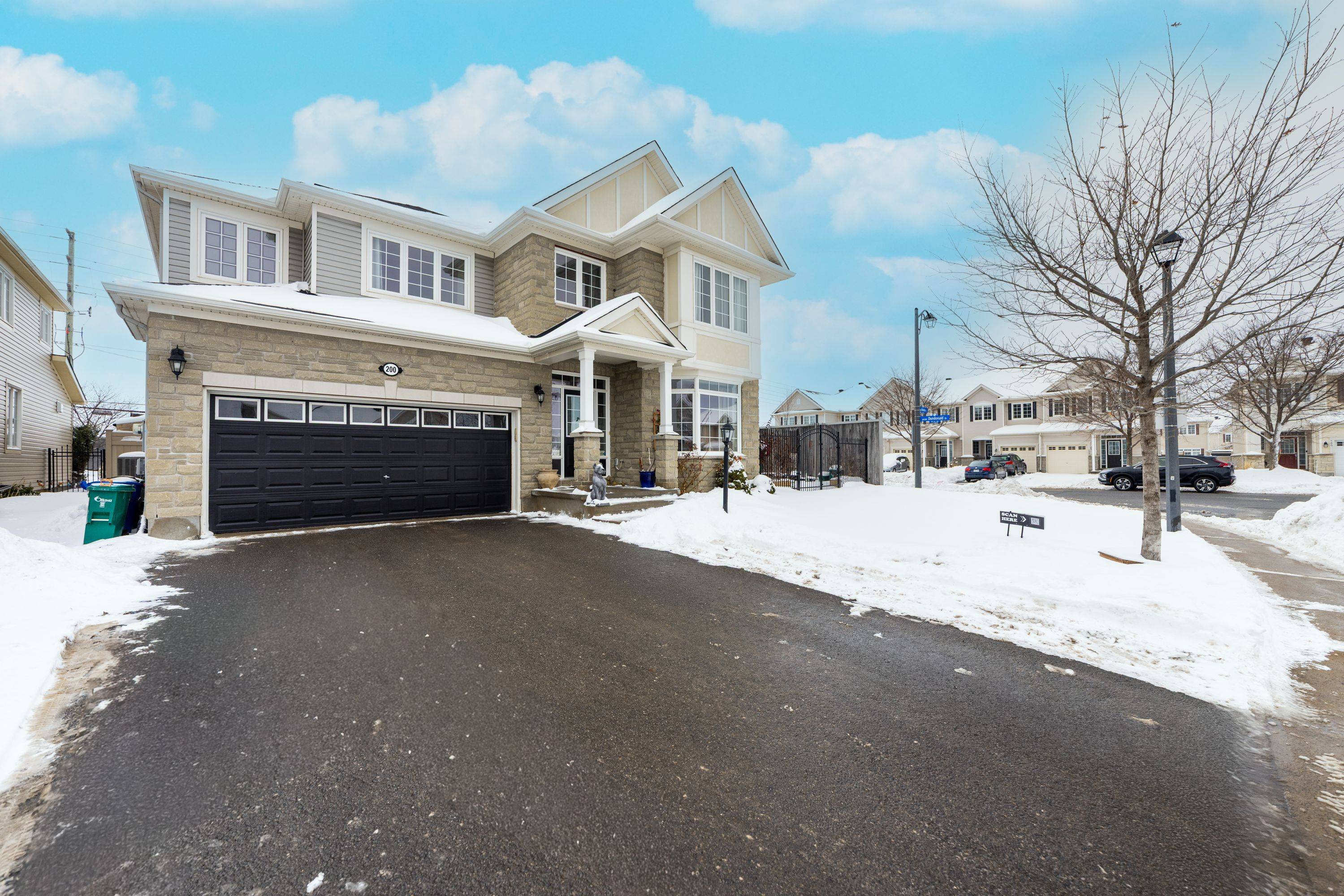 Barrhaven, ON K2J 5S9,200 Kinloch CT