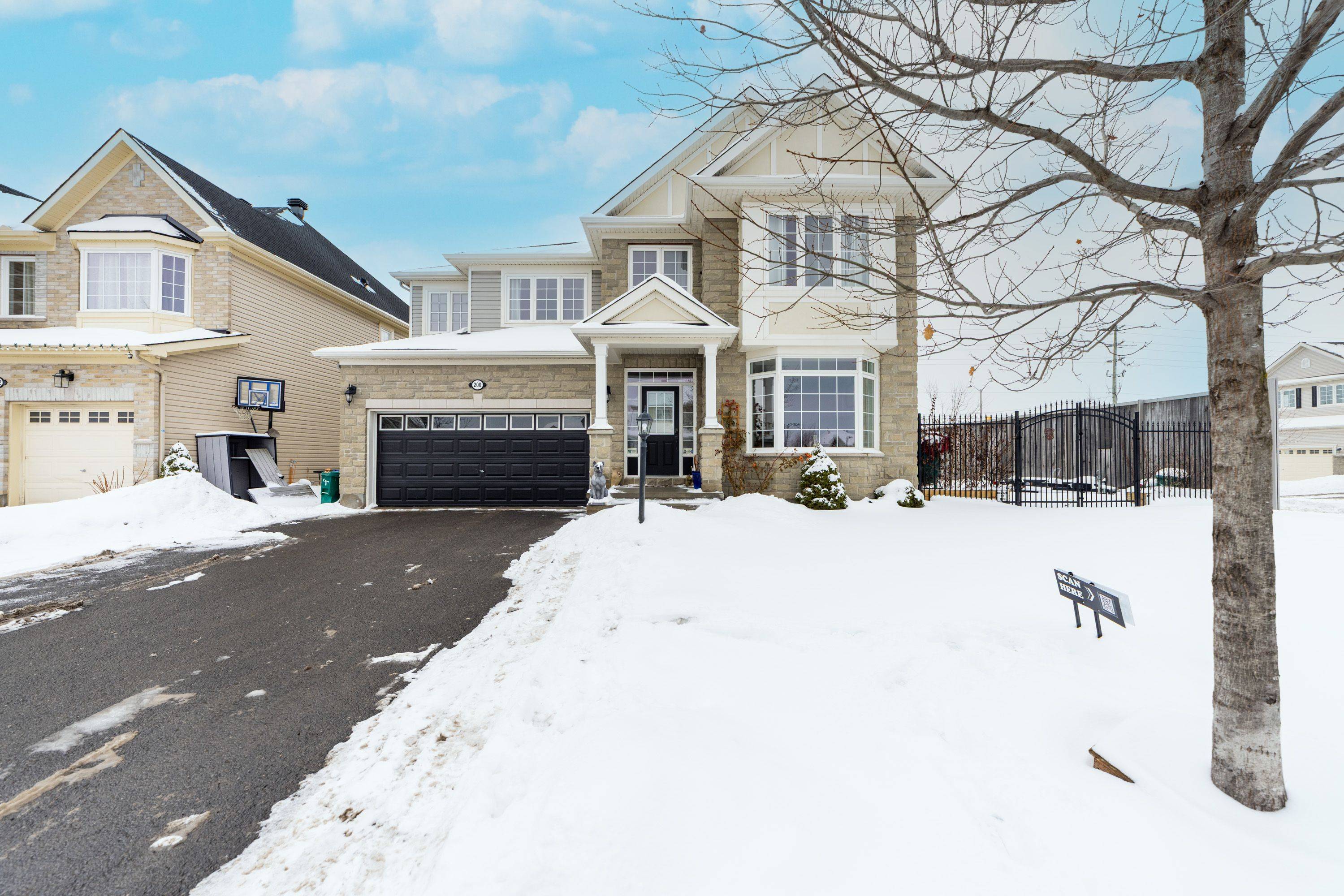 Barrhaven, ON K2J 5S9,200 Kinloch CT
