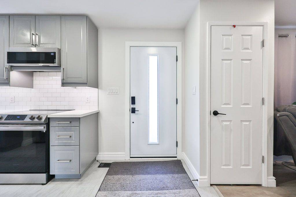 Hamilton, ON L8T 3R1,47 Castlefield DR #Upper