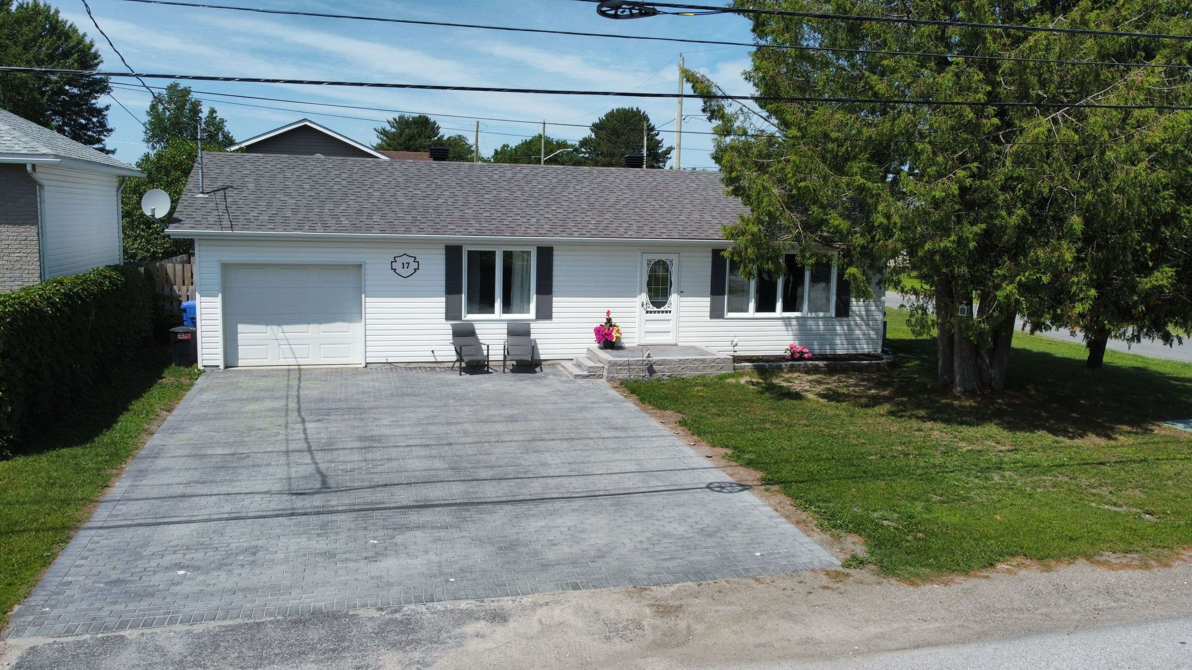 West Nipissing, ON P2B 3E6,17 Third ST