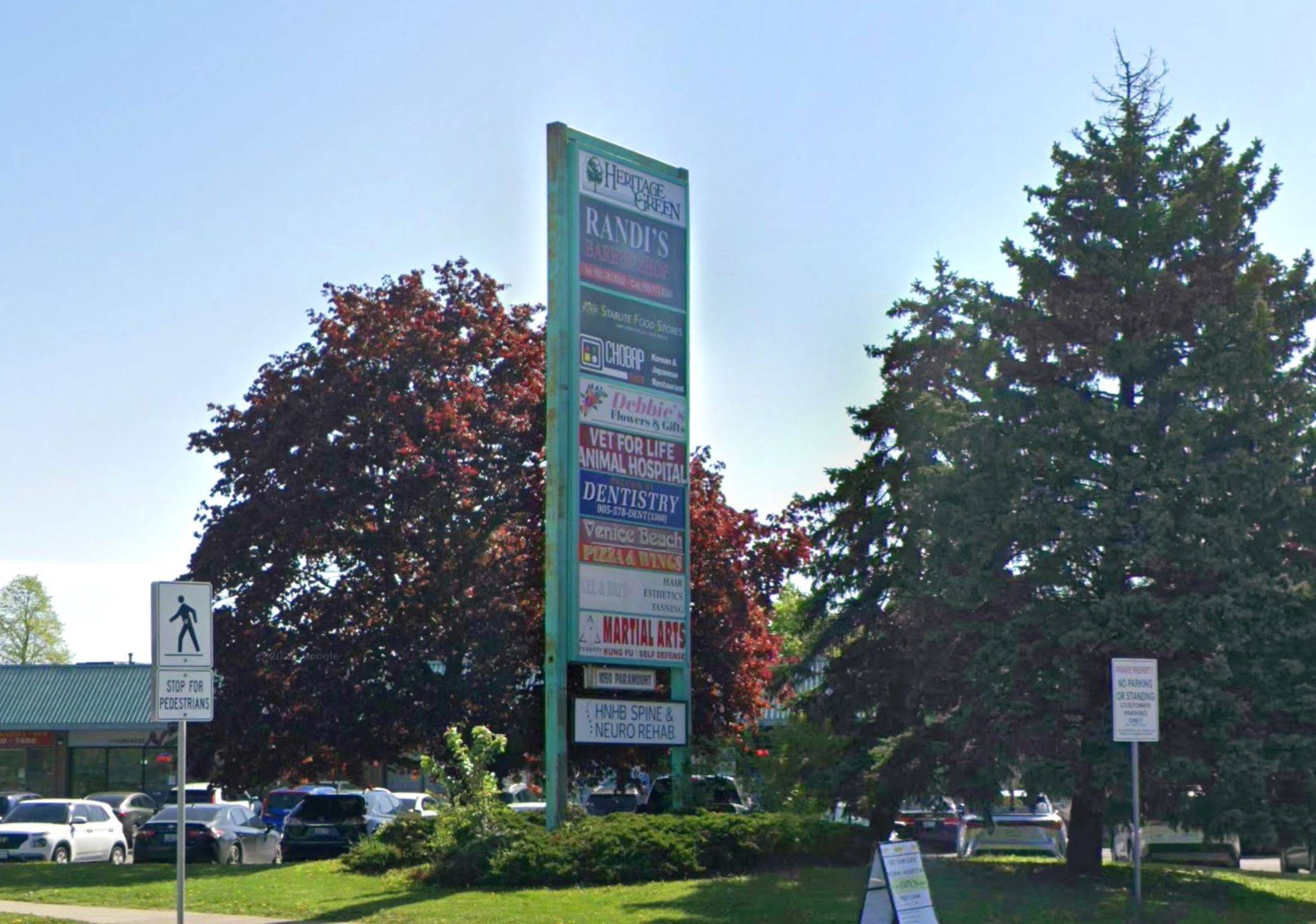 Hamilton, ON L8J 1P8,1050 Paramount DR ##13