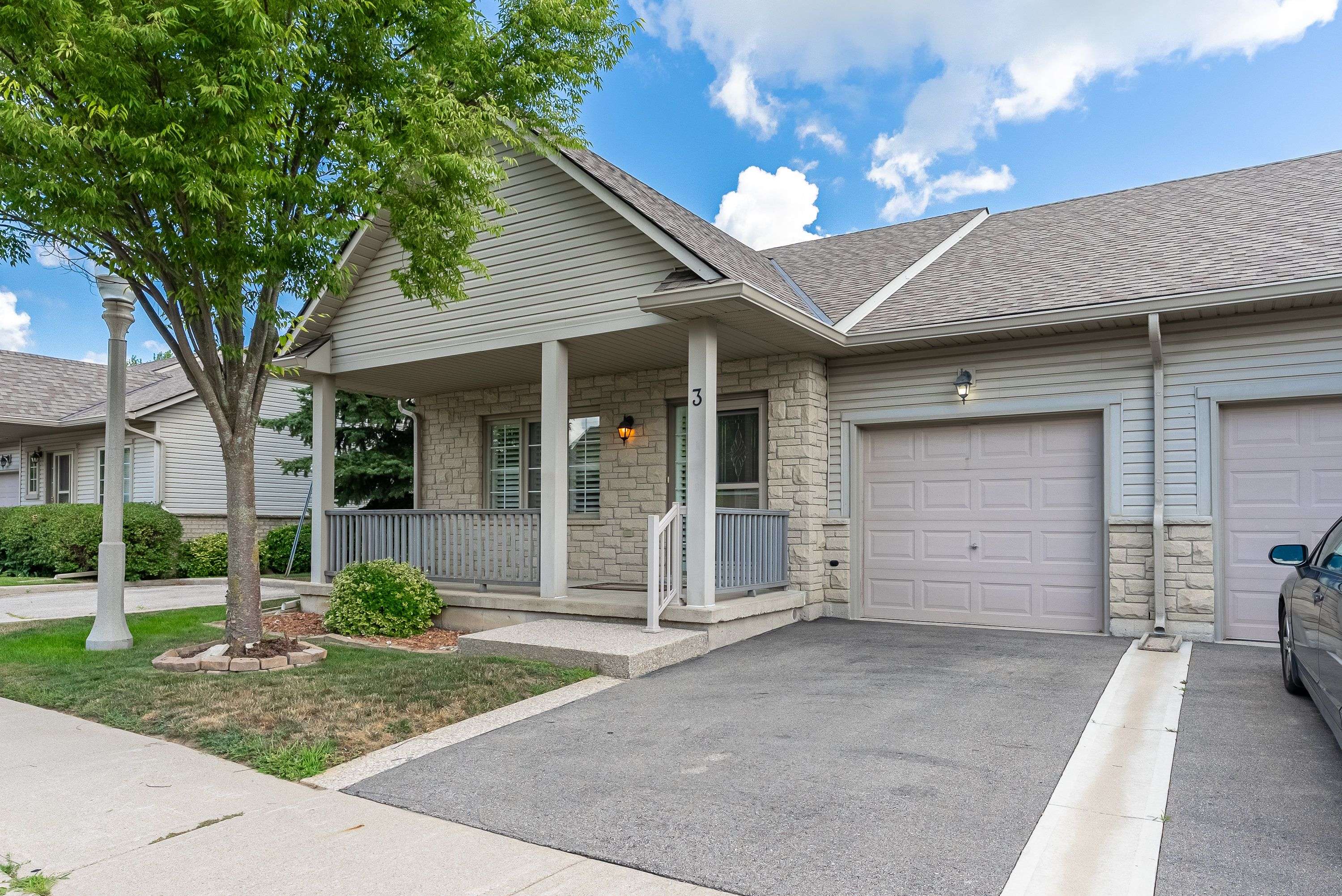 Hamilton, ON L0R 2C0,34 Southbrook DR #3