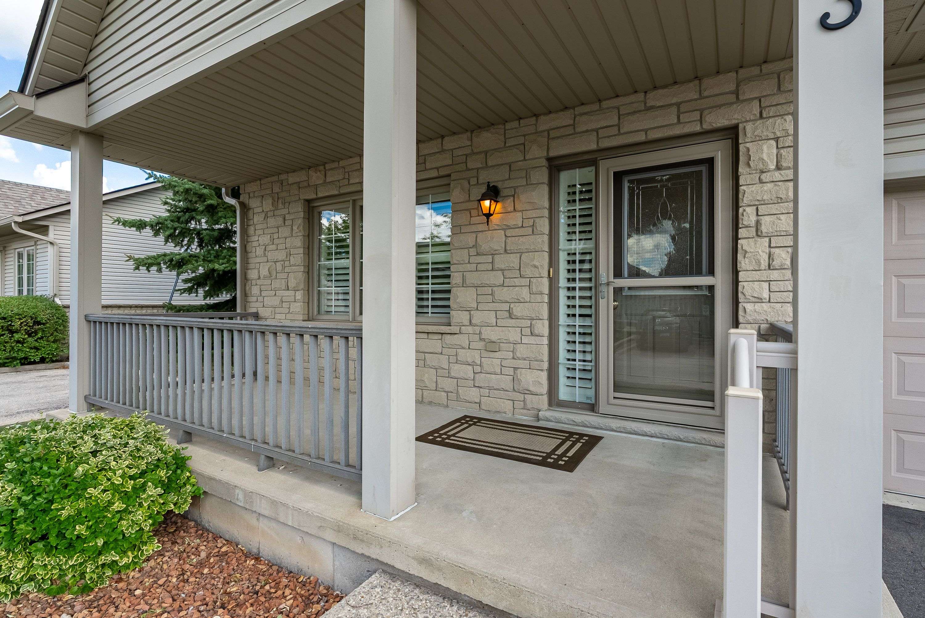 Hamilton, ON L0R 2C0,34 Southbrook DR #3