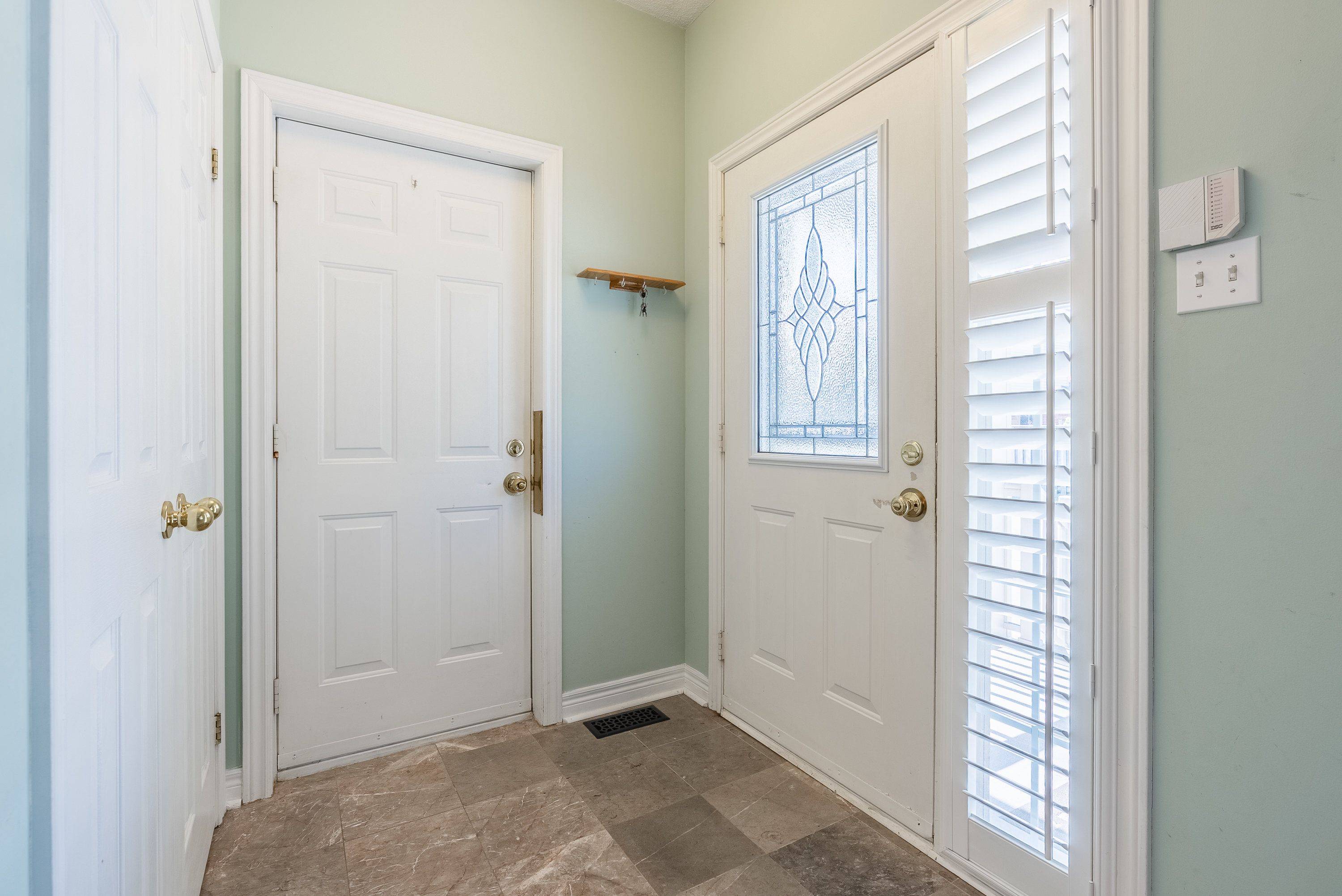 Hamilton, ON L0R 2C0,34 Southbrook DR #3