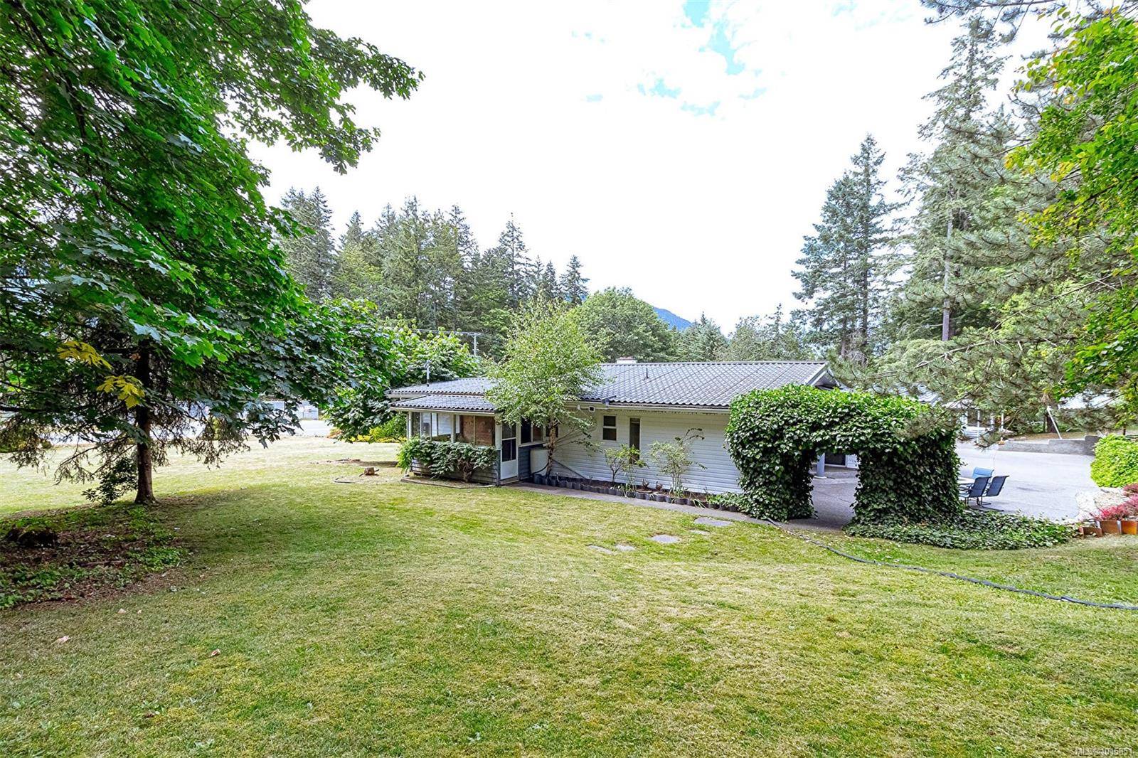 Duncan, BC V9L 6B5,7155 &B7155 Bell McKInnon Rd