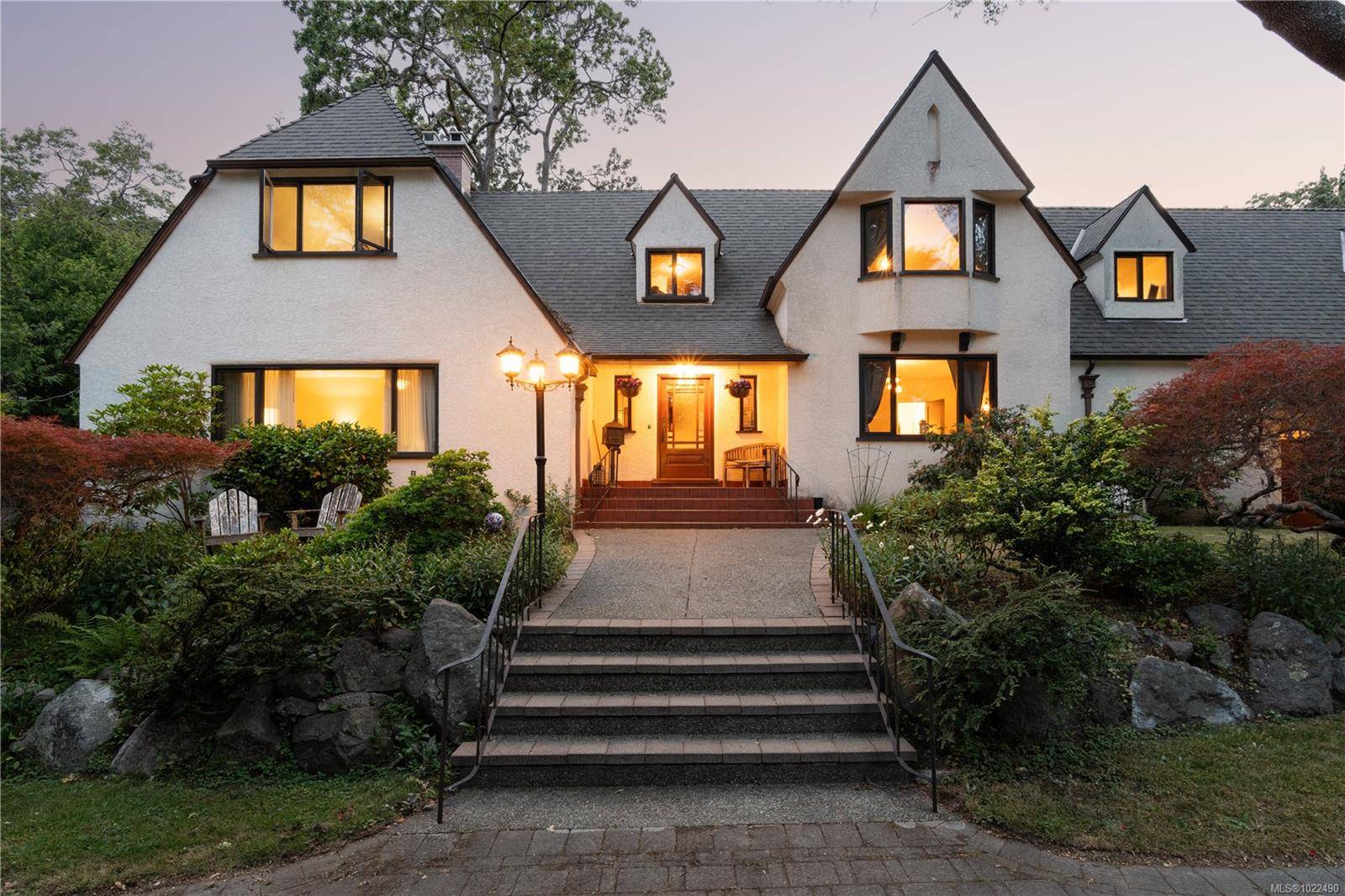 Oak Bay, BC V8R 6E6,3290 Upper Terrace Rd