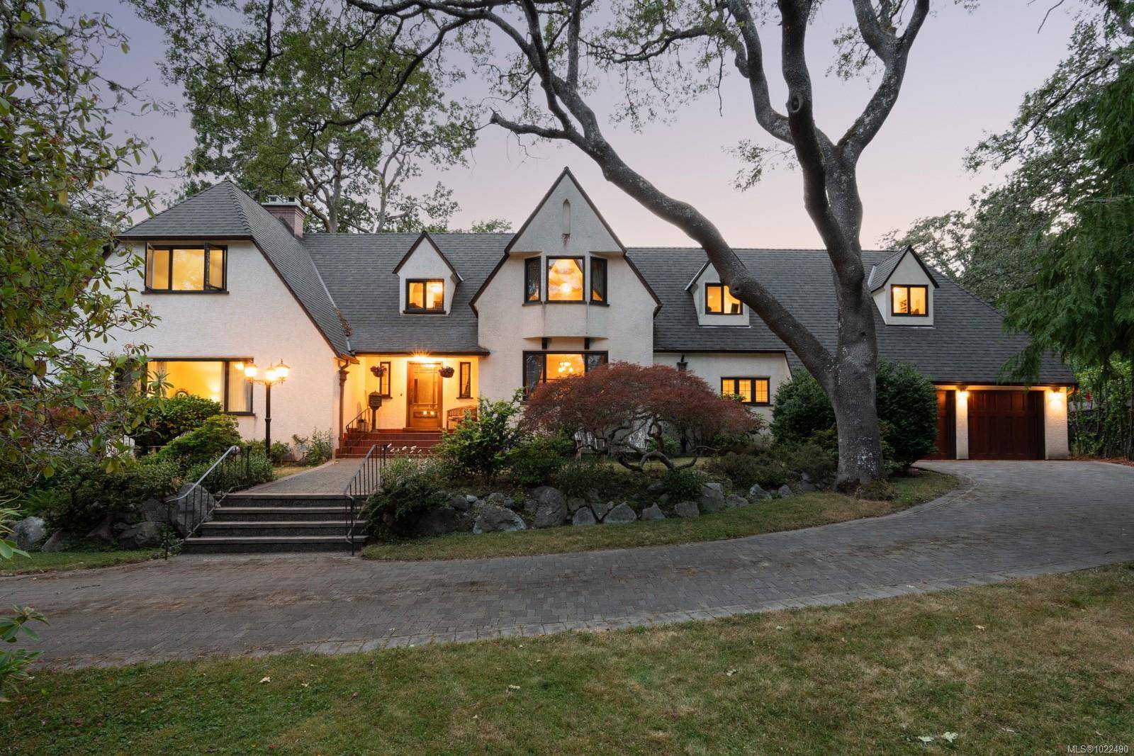 Oak Bay, BC V8R 6E6,3290 Upper Terrace Rd