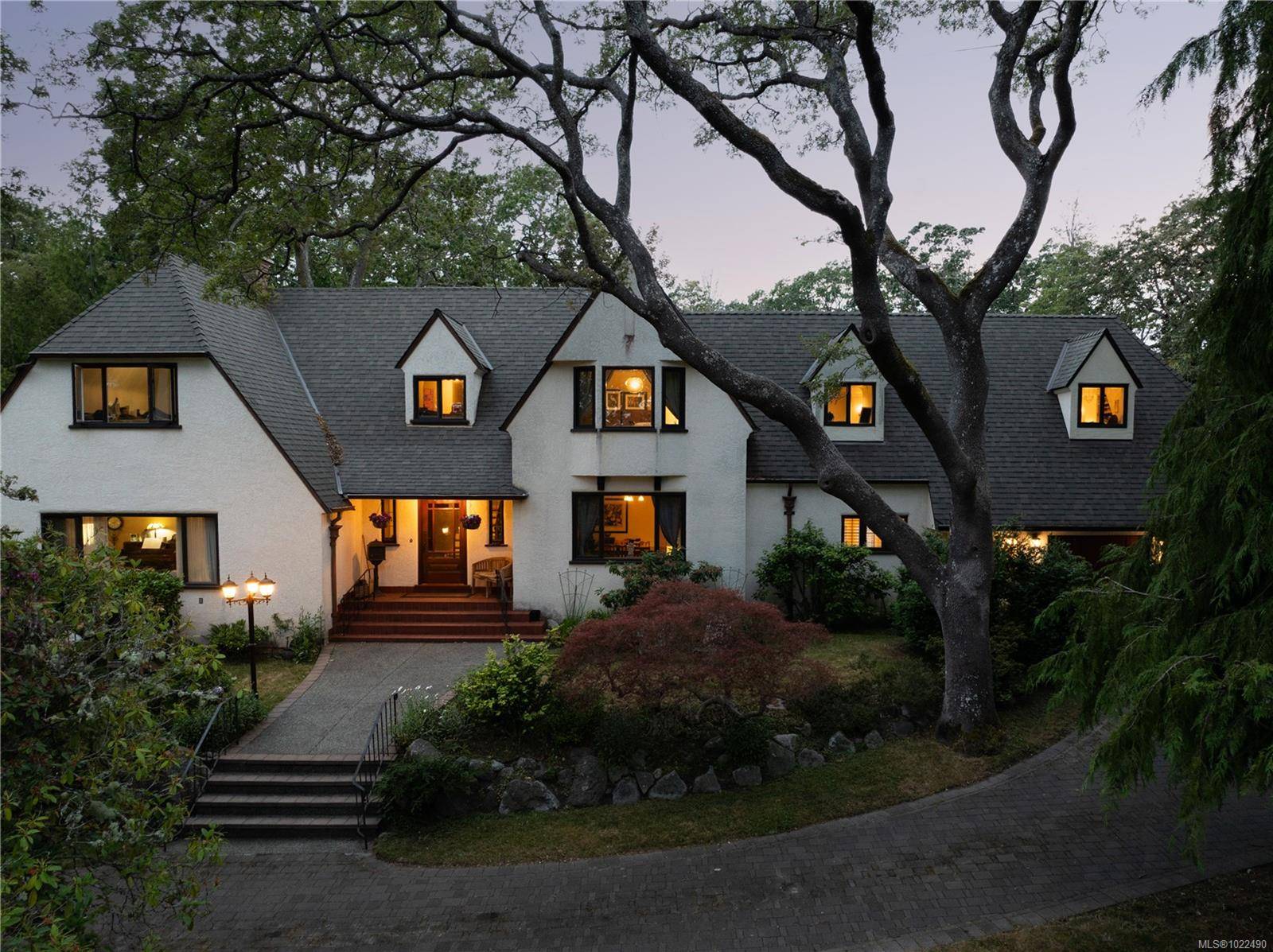 Oak Bay, BC V8R 6E6,3290 Upper Terrace Rd