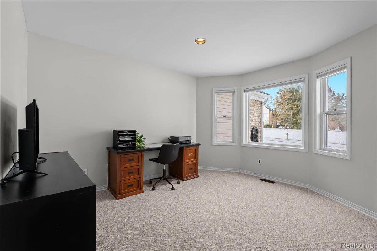 South Lyon, MI 48178,11163 Hammerstone DR