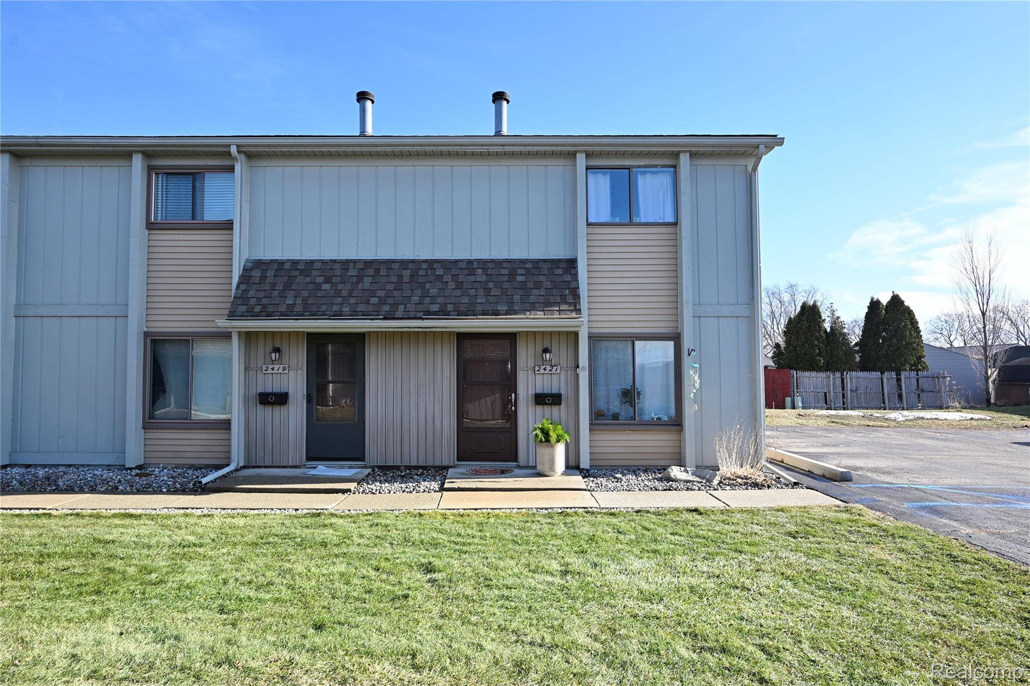 Royal Oak, MI 48073,2421 Samoset RD