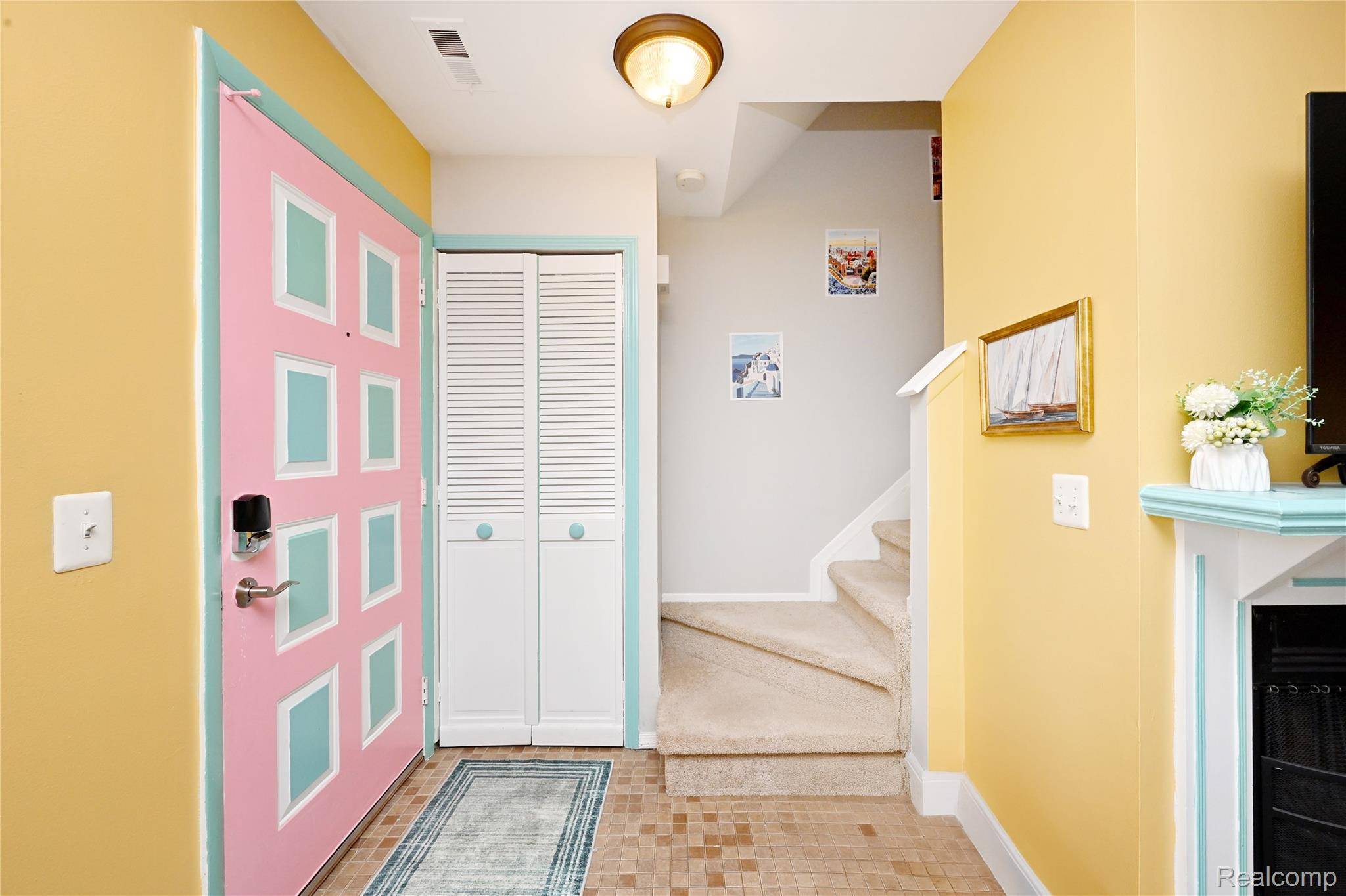 Royal Oak, MI 48073,2421 Samoset RD