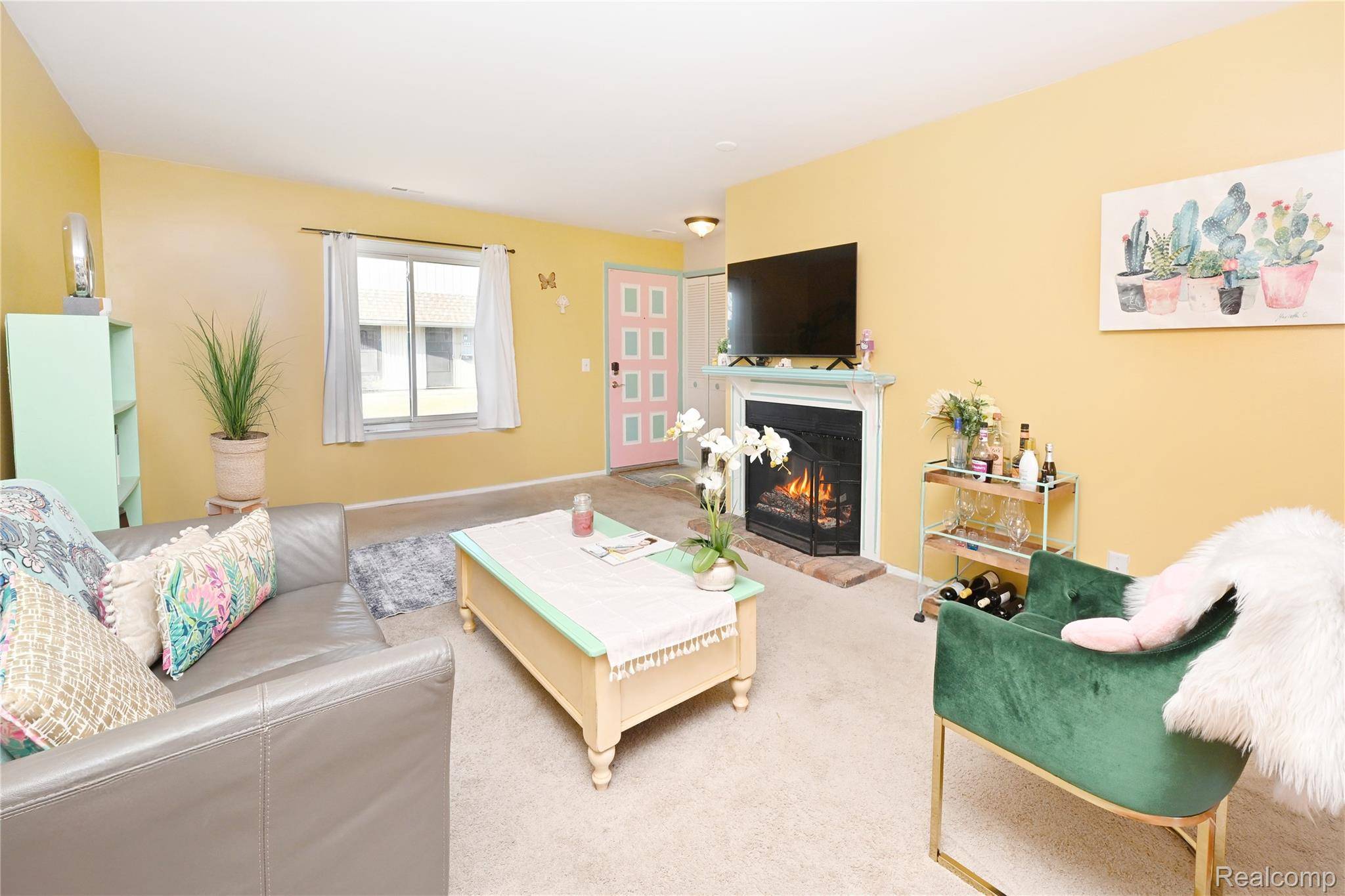 Royal Oak, MI 48073,2421 Samoset RD