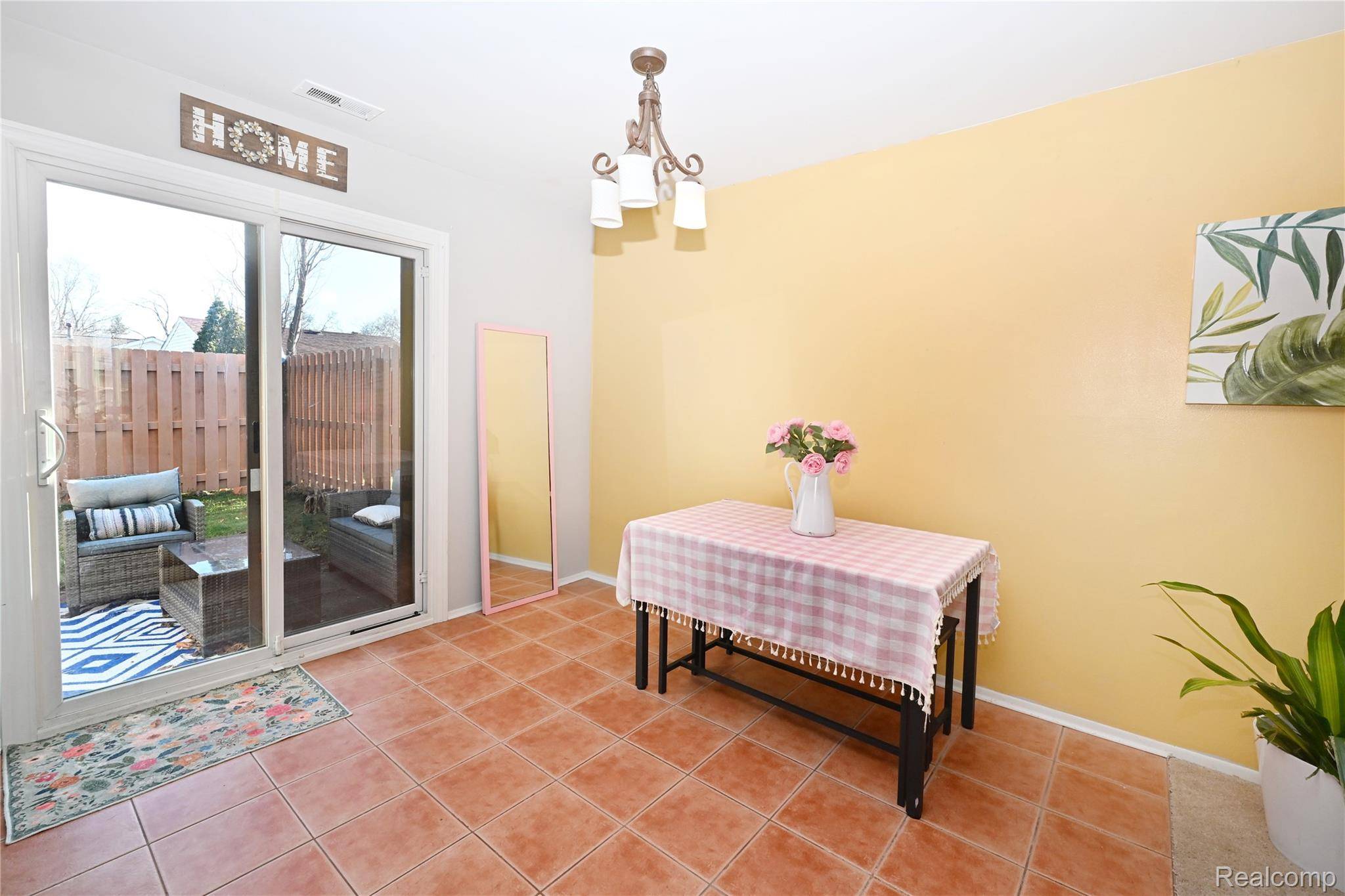 Royal Oak, MI 48073,2421 Samoset RD