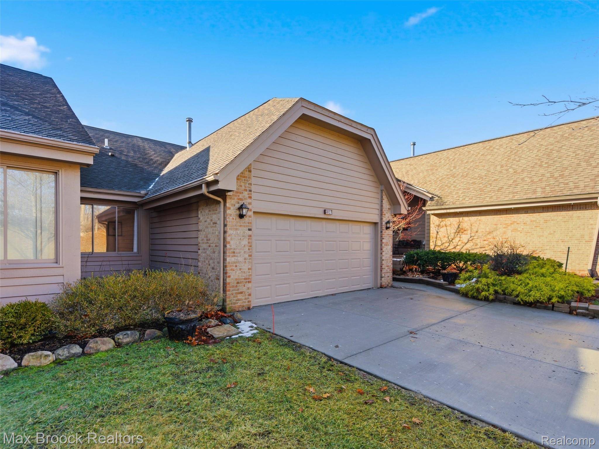 Farmington Hills, MI 48334,30127 N Meadowridge