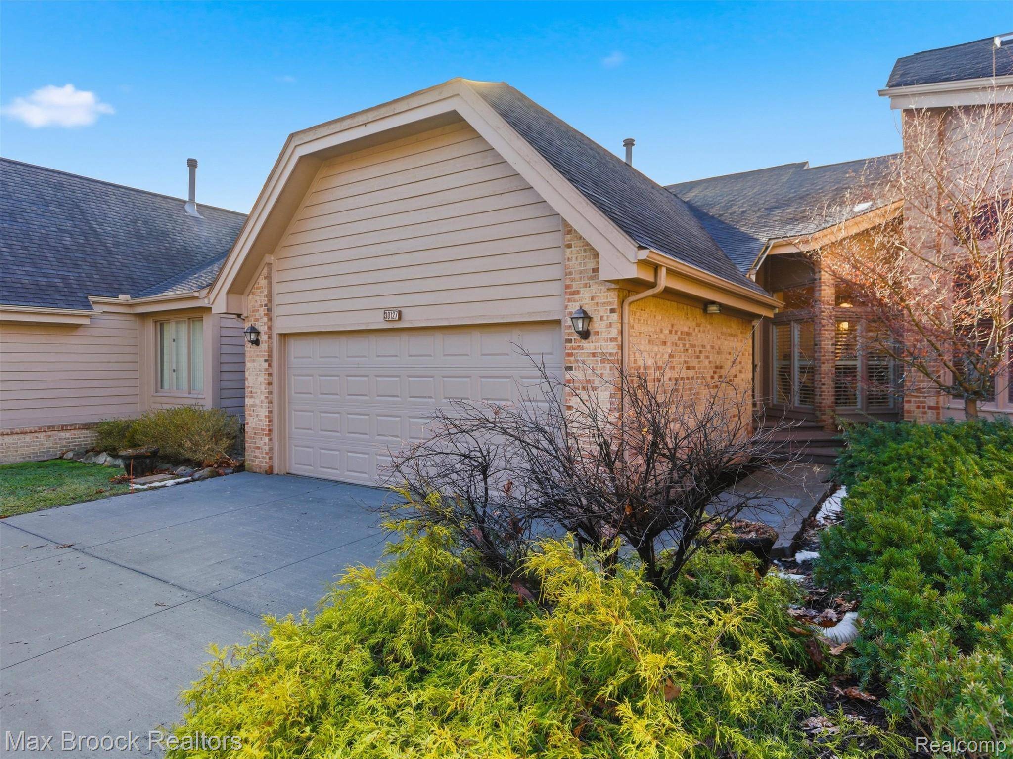 Farmington Hills, MI 48334,30127 N Meadowridge