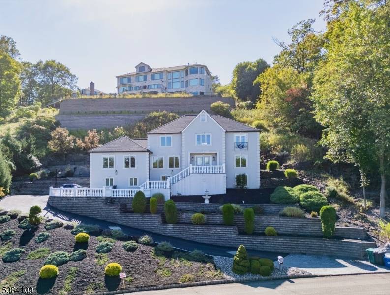 Cedar Grove Twp., NJ 07009,207 Eileen Dr