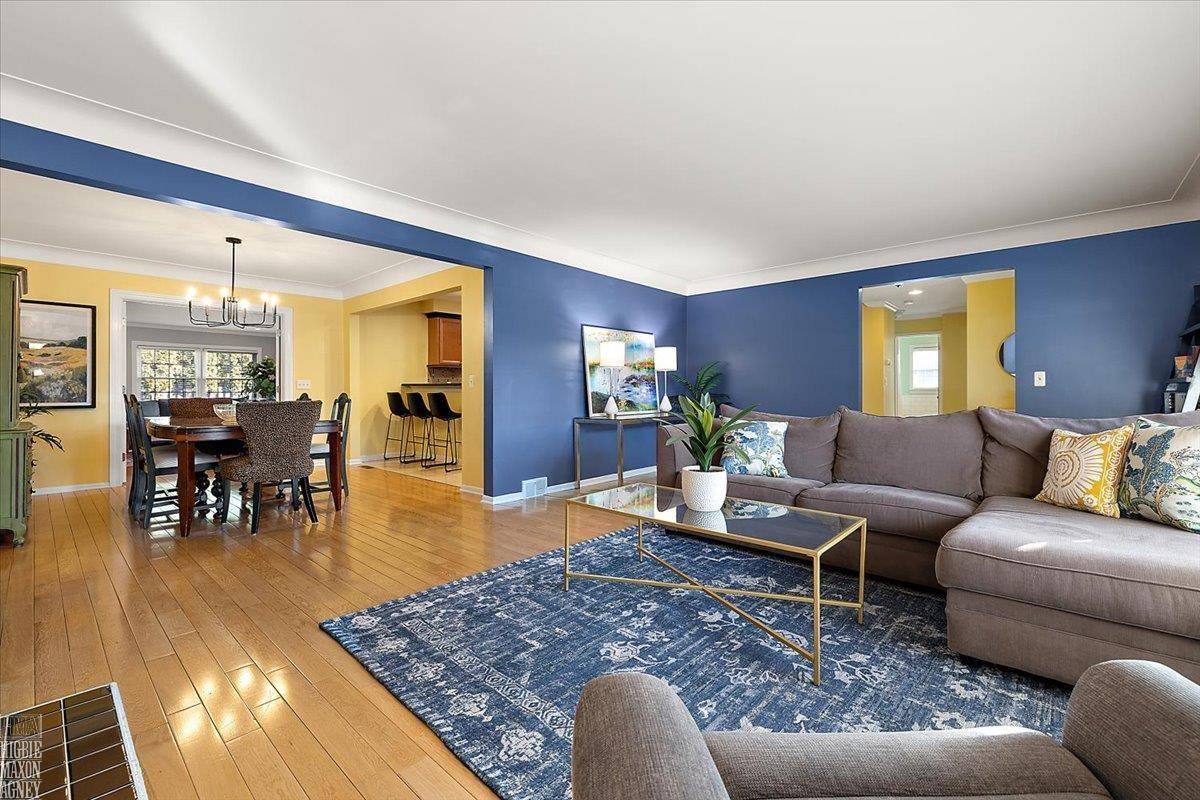 Grosse Pointe Woods, MI 48236,20127 W Ballantyne CT