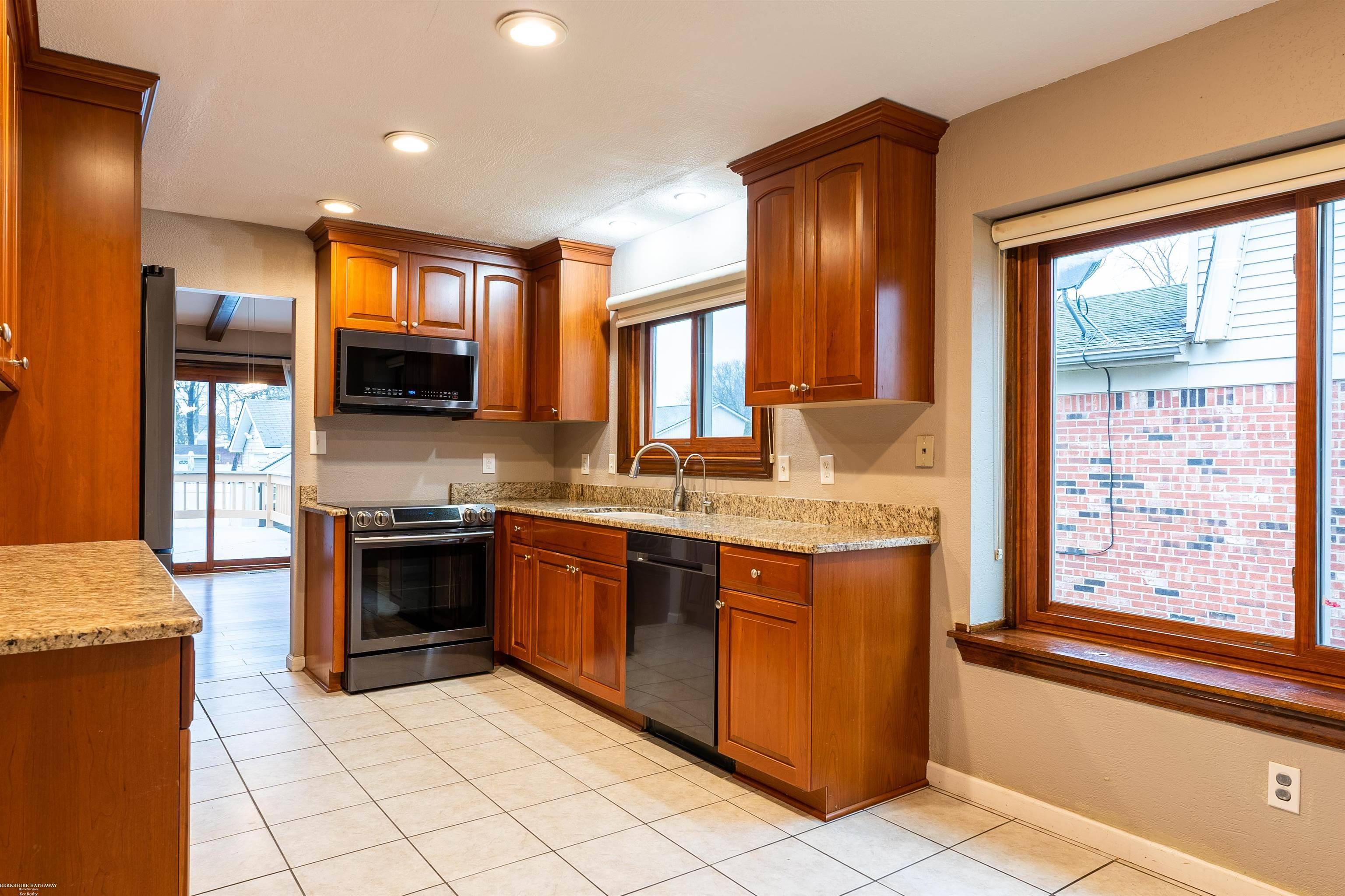 Sterling Heights, MI 48312,12113 Volpe DR