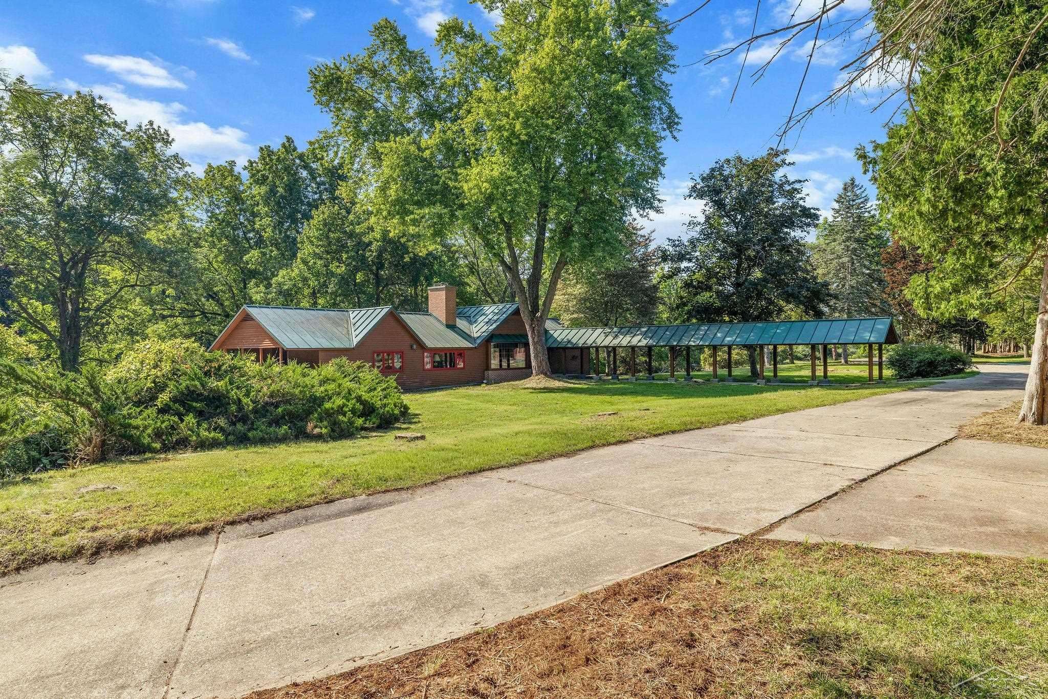 Midland, MI 48640,456/458 E Chippewa River RD