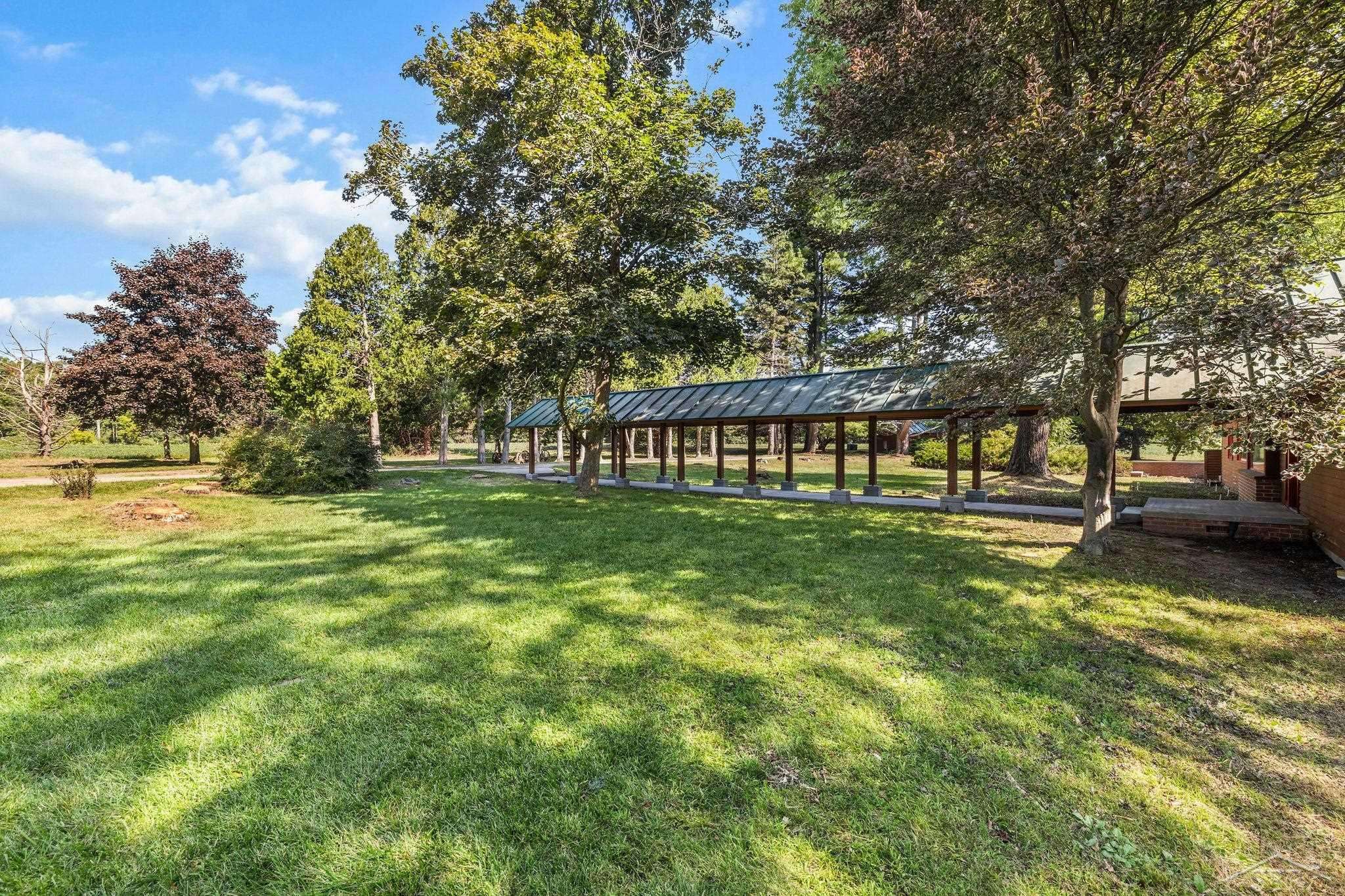 Midland, MI 48640,456/458 E Chippewa River RD