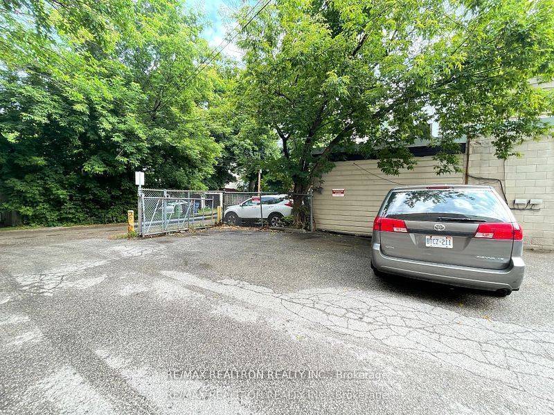 Toronto C04, ON M4N 2L9,3329A Yonge ST