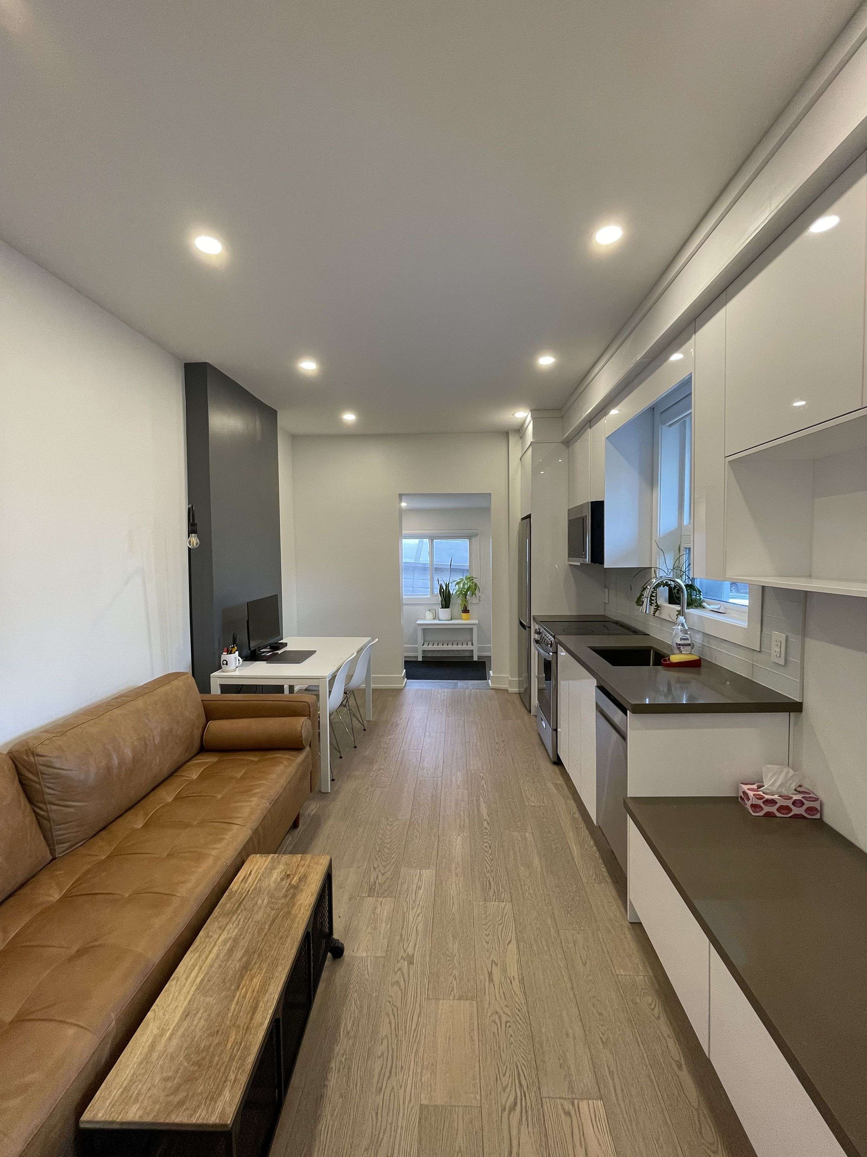 Toronto C01, ON M6J 2M3,17 Claremont ST #Back