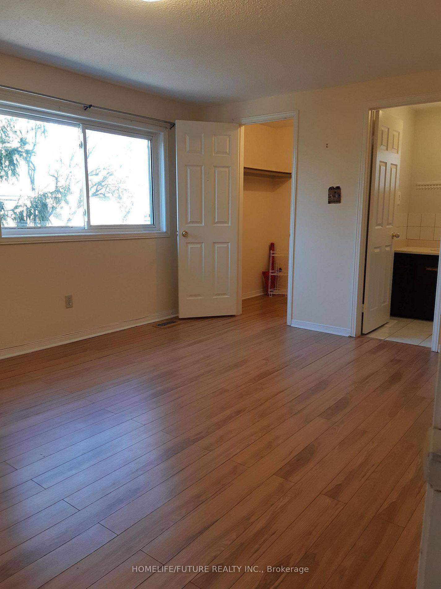 Toronto E10, ON M1C 3V2,85 Halfmoon SQ