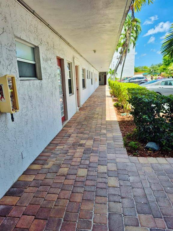 Lauderdale Lakes, FL 33319,4000 NW 44th Ave #106