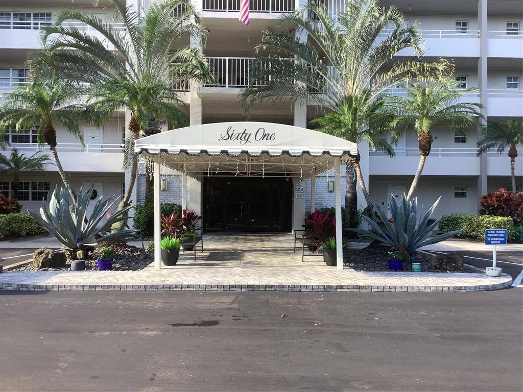 Pompano Beach, FL 33069,575 Oaks Ln #608